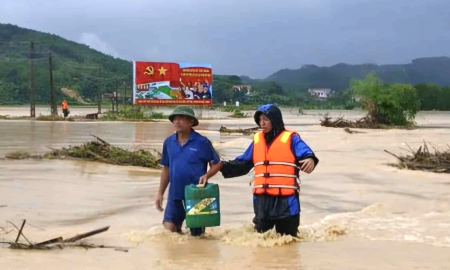 Bão chưa vào đất liền, mưa lớn đã khiến nhiều nơi ở Thanh Hóa, Quảng Trị ngập lụt