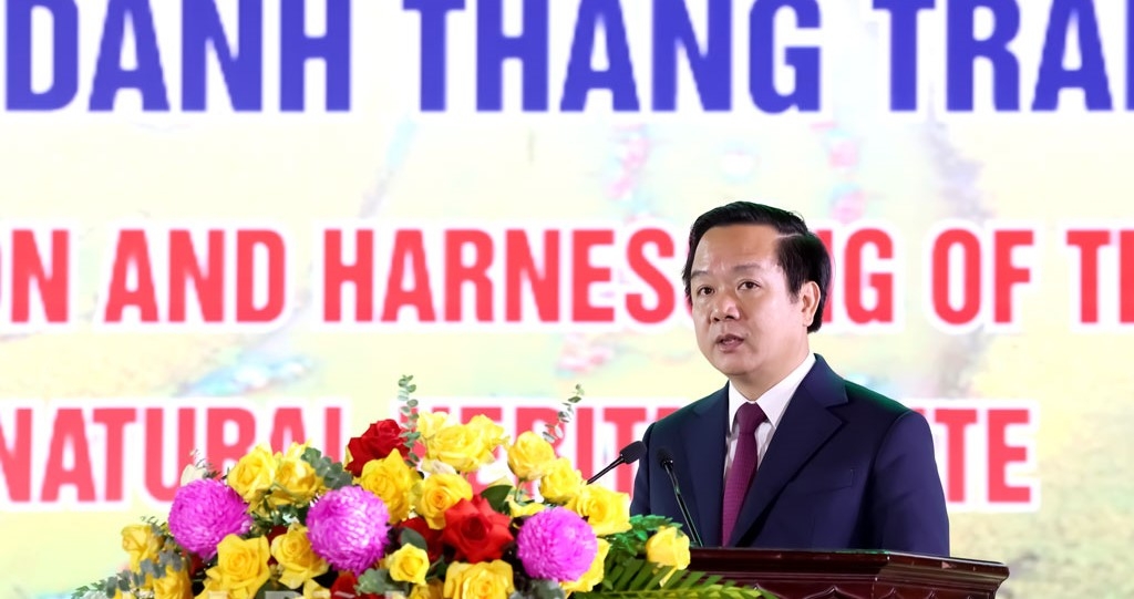 Chủ tịch UBND tỉnh Ninh Bình Phạm Quang Ngọc phát biểu tại hội nghị. Ảnh: Minh Quang