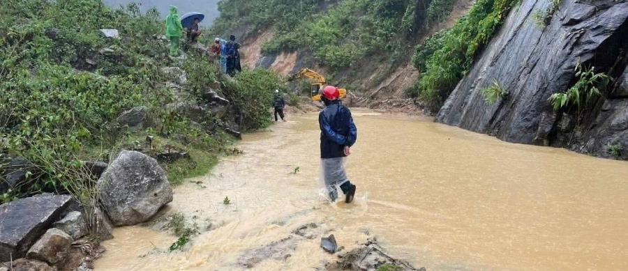  Sạt lở và ngập nhiều tuyến đường trên địa bàn xã Thông Thụ