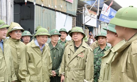 Phó Thủ tướng Trần Hồng Hà: Không để người dân bám trụ trong vùng nguy hiểm khi bão đổ bộ