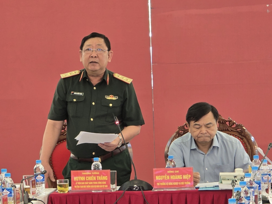 Đại diện Bộ Quốc phòng phát biểu tại cuộc họp.