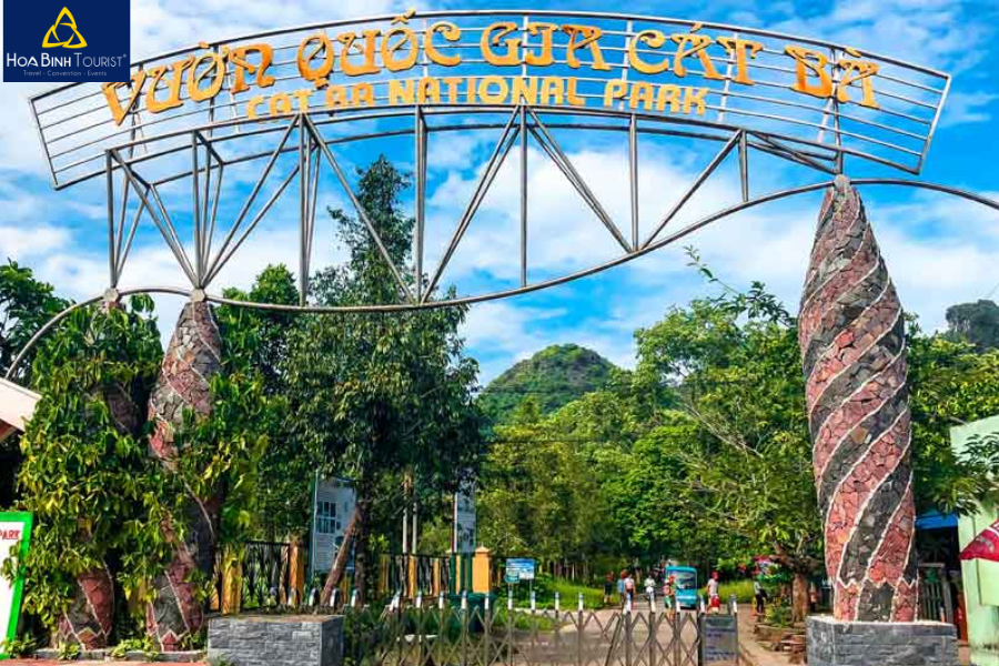 Cổng vào Vườn Quốc gia Cát Bà
