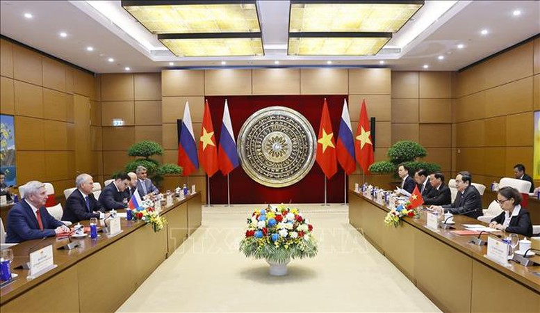 Về hợp tác trên kênh nghị viện, hai bên thống nhất ủng hộ các cơ quan chuyên môn hai nước tiếp tục mở rộng và làm sâu sắc, đa dạng hơn các hình thức tiếp xúc để kịp thời trao đổi thông tin, kinh nghiệm trong hoạt động lập pháp - Ảnh: TTXVN
