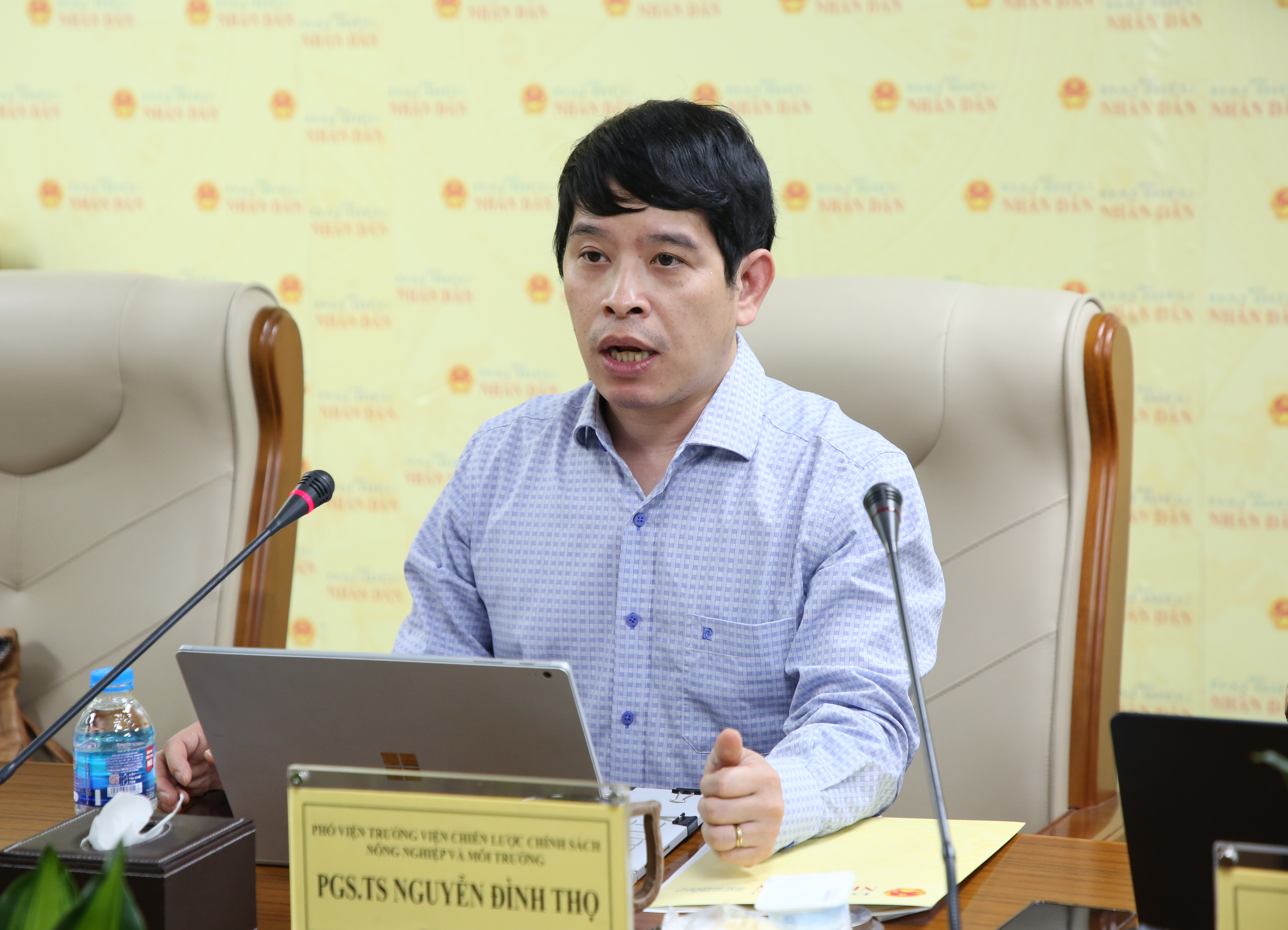 TS Nguyễn Đình Thọ phát biểu tại một tọa đàm mới đây về các giải pháp tổng thể quản lý chất thải rắn sinh hoạt.