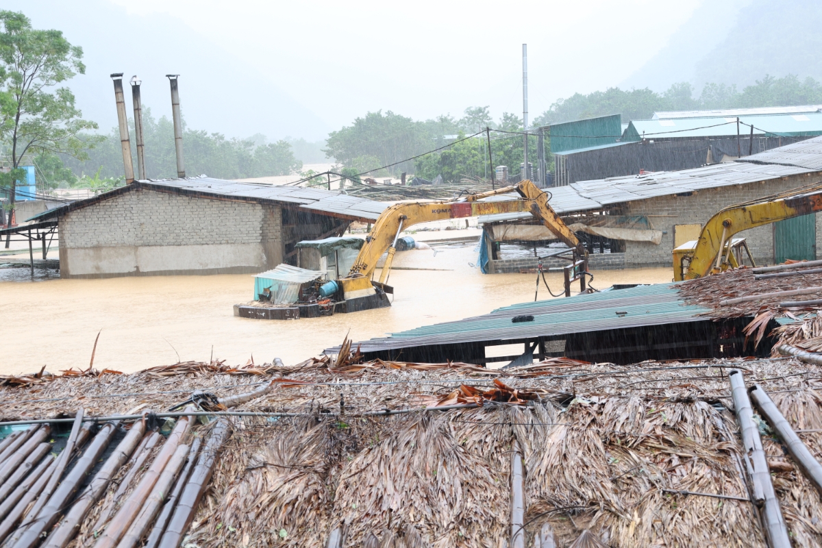 Nước dâng cao khiến nhiều nơi trên địa bàn xã tại Thanh Hóa ngập sâu