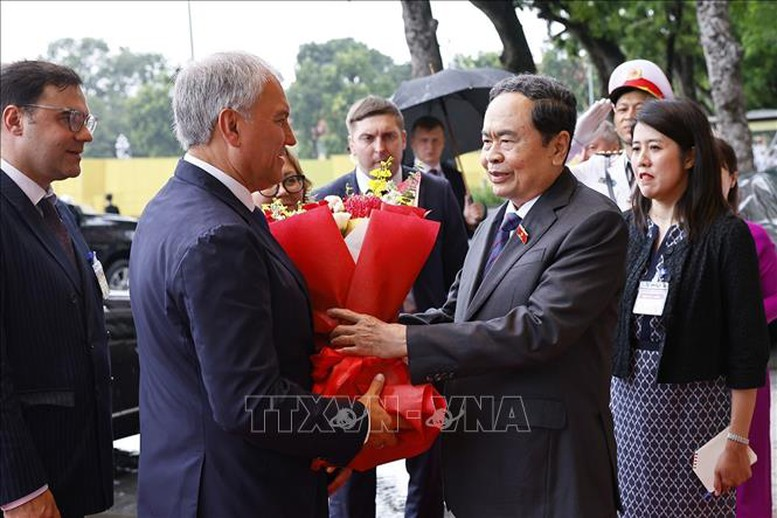 Chủ tịch Quốc hội Trần Thanh Mẫn nhiệt liệt chào mừng Chủ tịch Duma Quốc gia Nga Vyacheslav Volodin thăm chính thức Việt Nam và đồng chủ trì Phiên họp lần thứ 4 Ủy ban Hợp tác liên nghị viện giữa Quốc hội Việt Nam và Duma Quốc gia Nga - Ảnh: TTXVN
