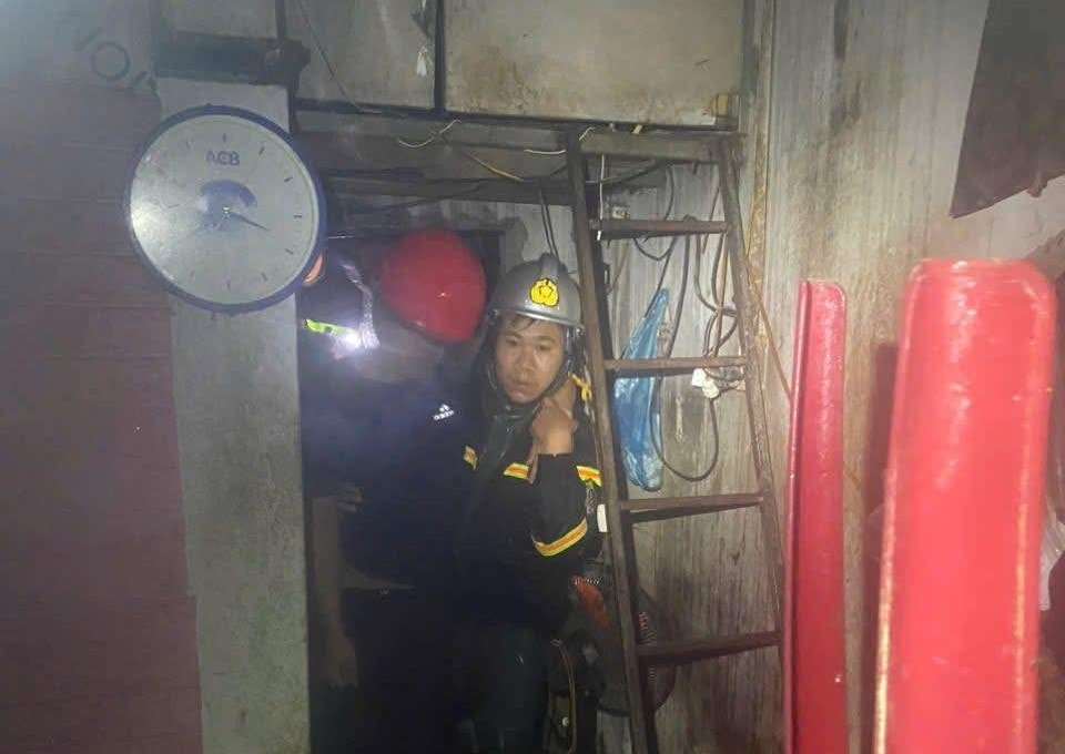 Nhiều người dân đã được giải cứu khỏi những căn nhà sập mái trong bão