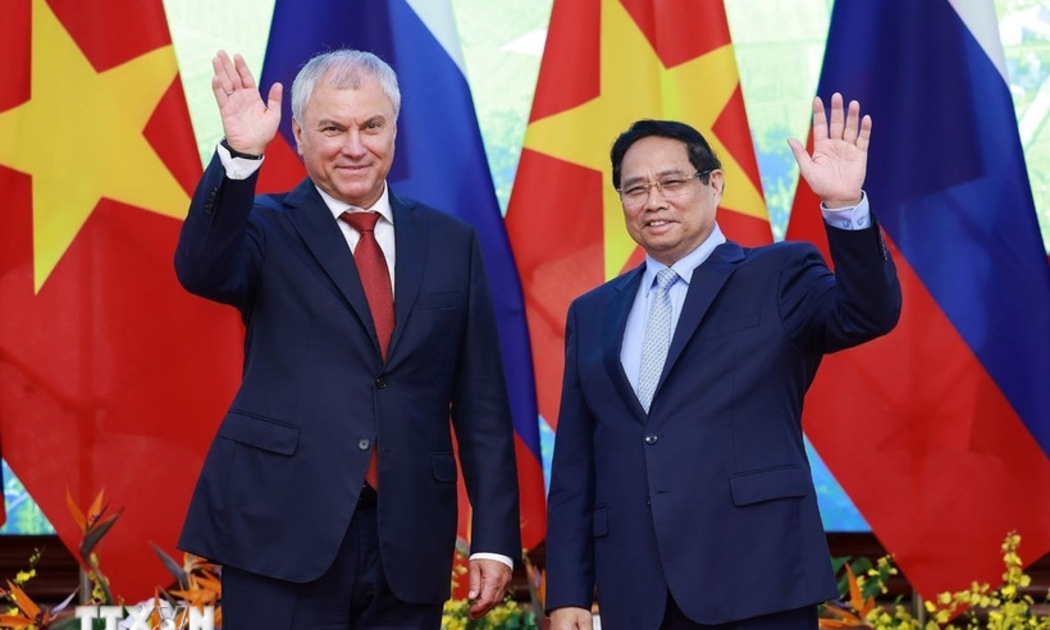 Thủ tướng Phạm Minh Chính hội kiến Chủ tịch Duma Quốc gia Quốc hội Liên bang Nga Vyacheslav Volodin. Ảnh: TTXVN.
