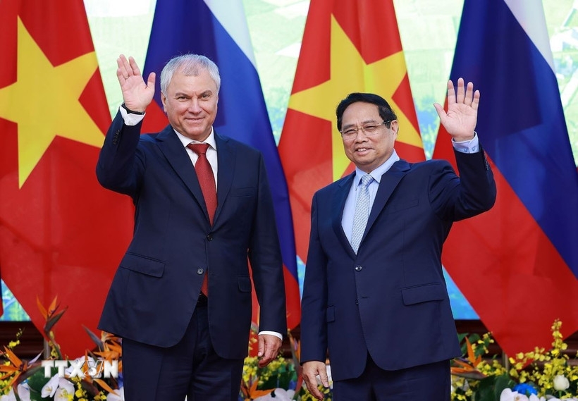 Thủ tướng Phạm Minh Chính hội kiến Chủ tịch Duma Quốc gia Quốc hội Liên bang Nga Vyacheslav Volodin. Ảnh: TTXVN.