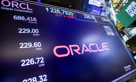 Giá cổ phiếu Oracle tăng 75% từ đầu năm nay nhờ hoạt động của mảng kinh doanh nền tảng đám mây AI - Ảnh: Bloomberg