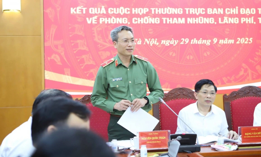 Thiếu tướng Nguyễn Quốc Toản - Chánh Văn phòng, Người phát ngôn Bộ Công an thông tin tại cuộc họp.