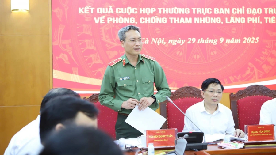 Thiếu tướng Nguyễn Quốc Toản - Chánh Văn phòng, Người phát ngôn Bộ Công an thông tin tại cuộc họp.