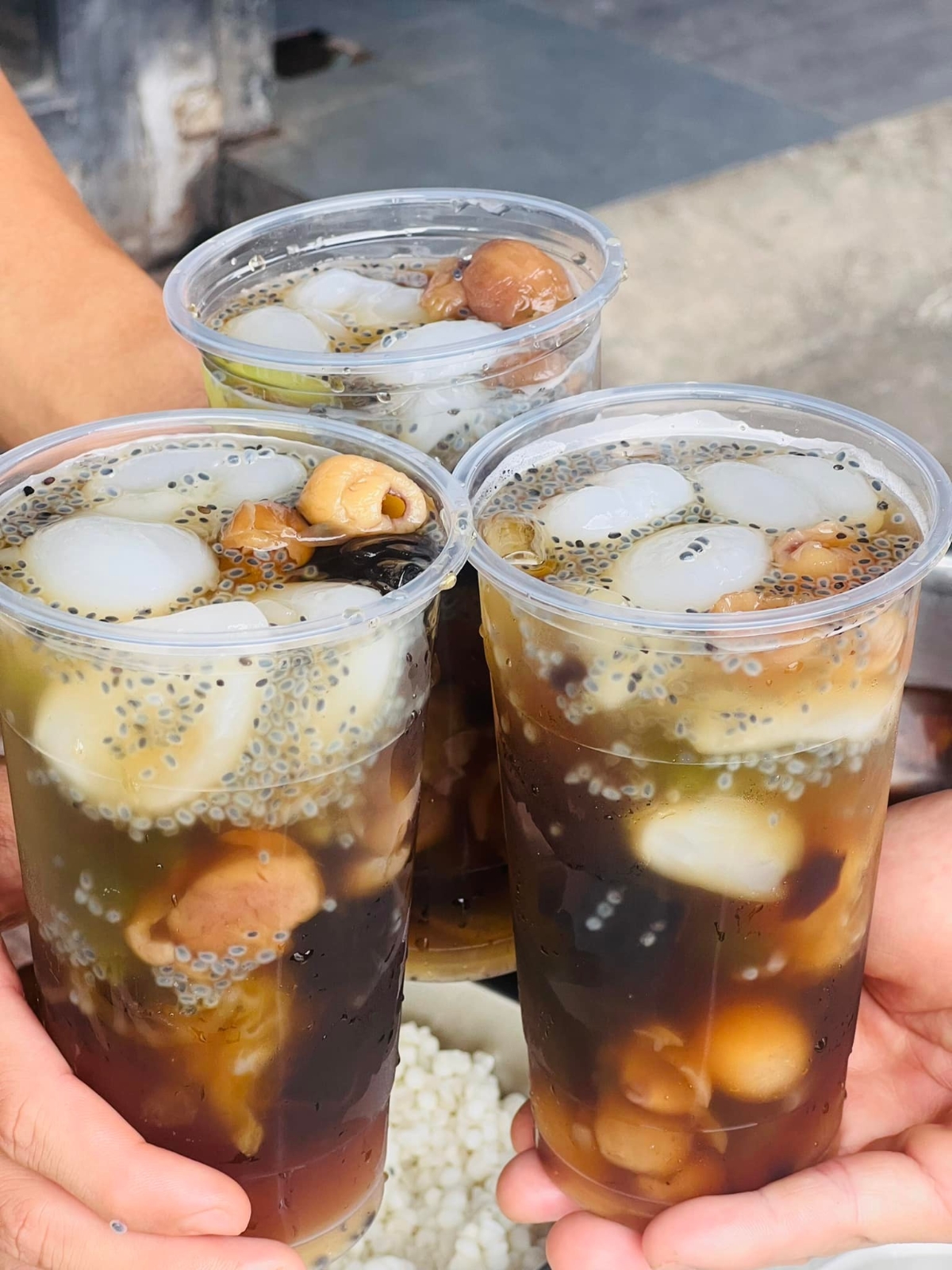 Ly sương sâm dừa nước làm nên thương hiệu đồ uống đường phố cho TP.HCM.