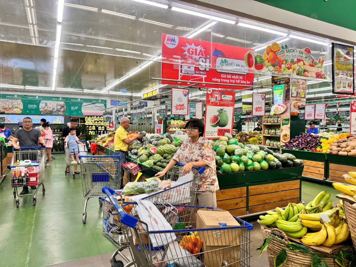 Trước diễn biến phức tạp của mưa bão, các hệ thống bán lẻ đã đồng loạt triển khai kế hoạch ứng phó khẩn cấp.