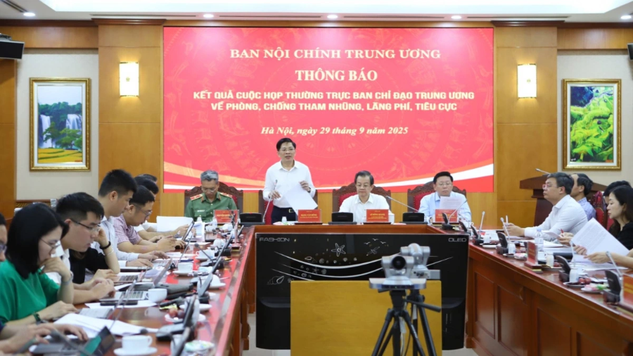 Phó Trưởng ban Nội chính Trung ương Đặng Văn Dũng thông tin kết quả cuộc họp.