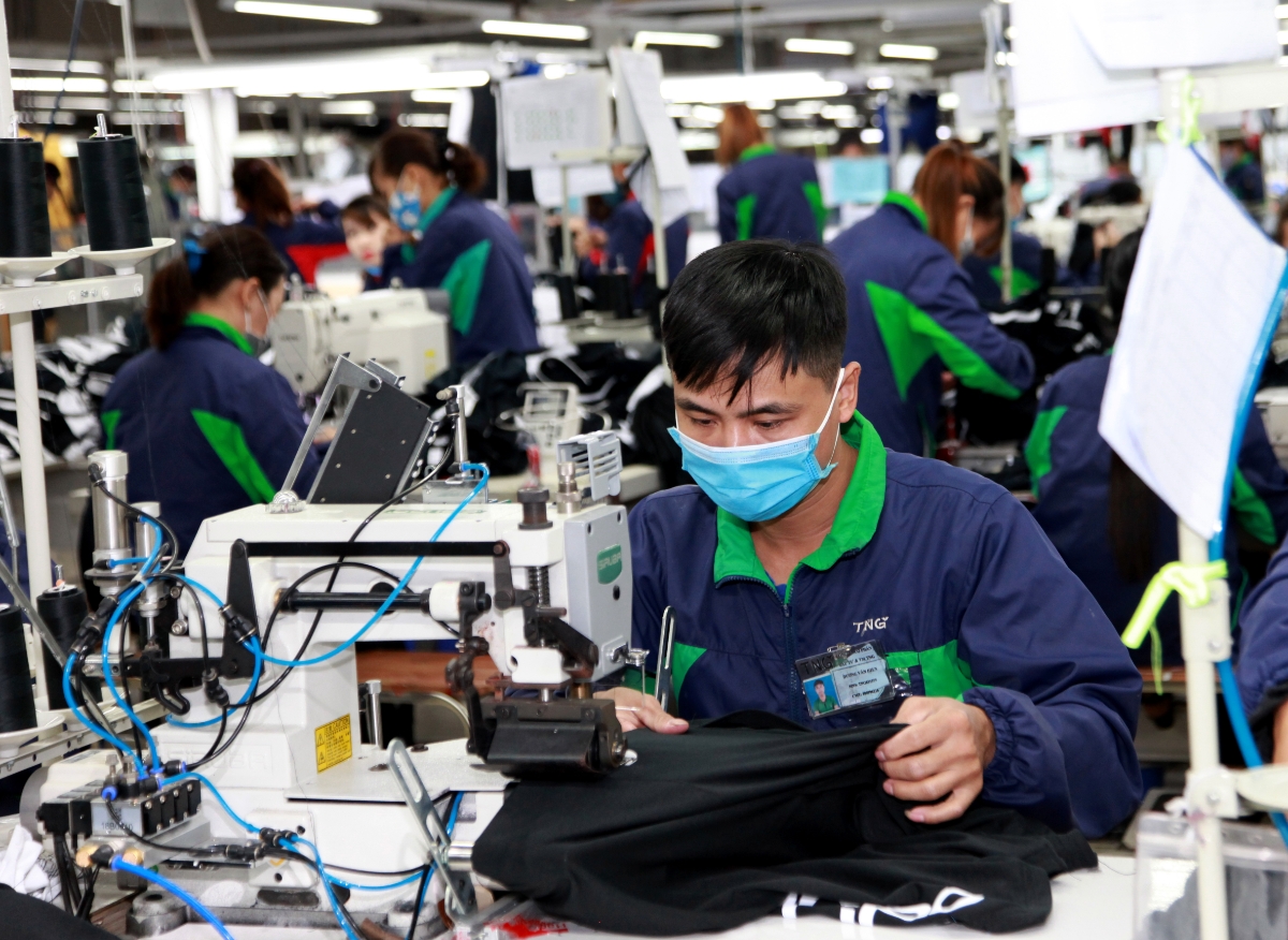 Việc điều chỉnh địa bàn áp dụng lương tối thiểu giúp người lao động được hưởng lợi. Ảnh: Mạnh Dũng.