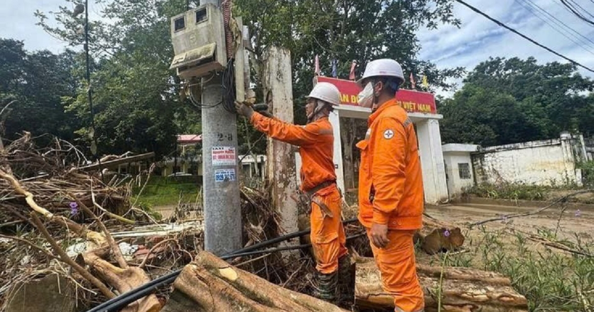 Khẩn trương khắc phục sự cố, sớm cấp điện trở lại cho khoảng 3,4 triệu khách hàng