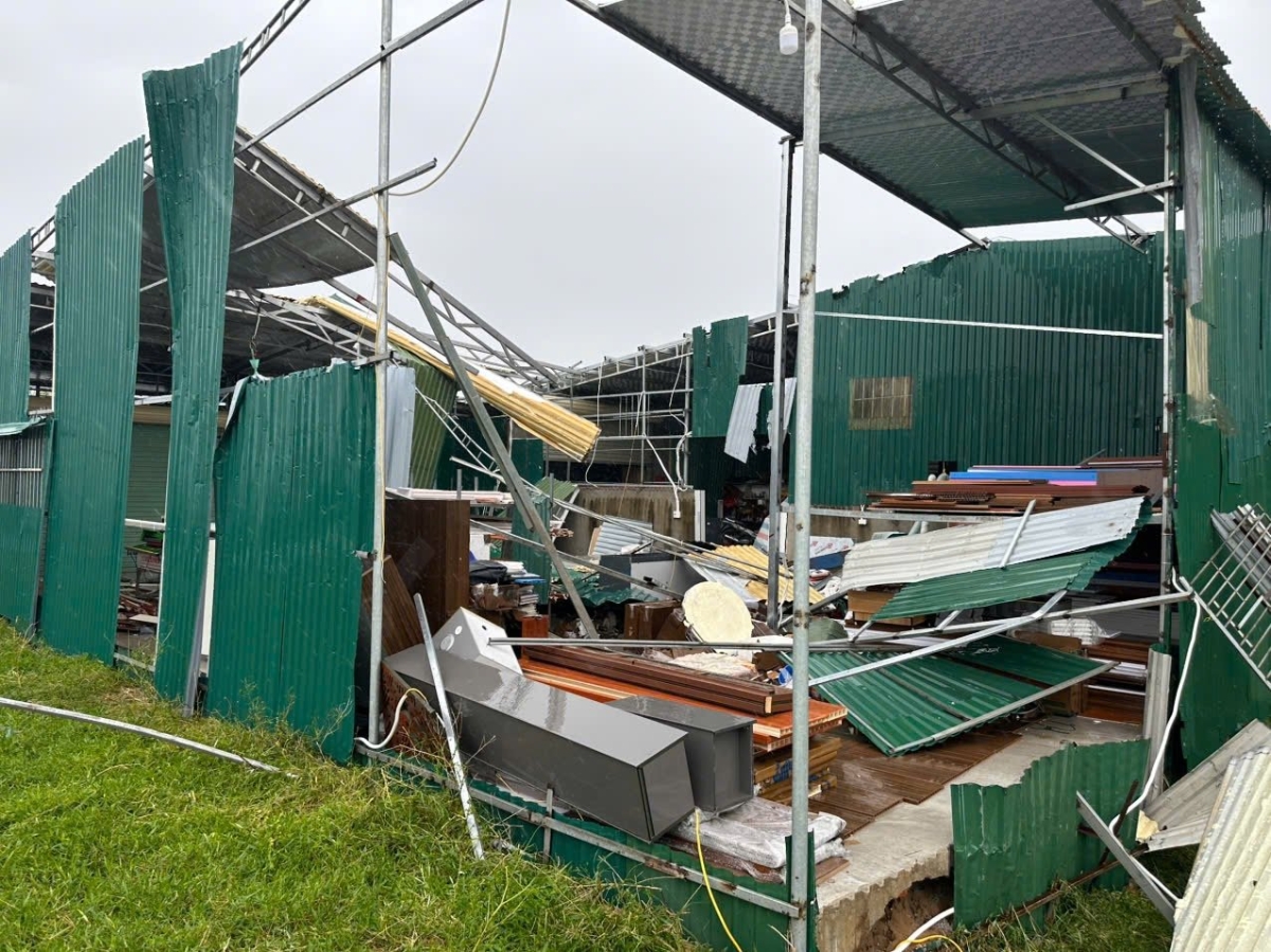 Nhiều nhà tạm đã bị sụp đổ hoàn toàn tại xã Cổ Đạm&nbsp;