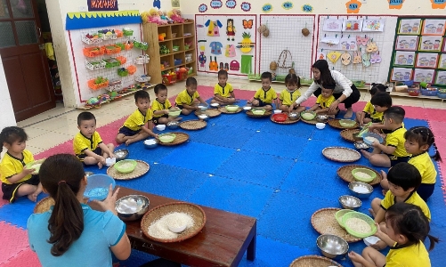 Công nhân, người lao động thấp gửi trẻ mầm non ở đâu để đảm bảo an toàn, tốt, rẻ?