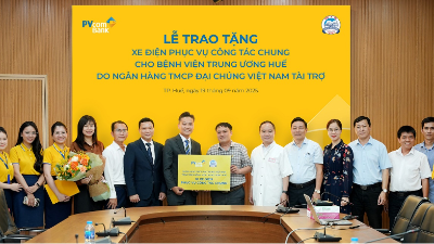 PVcomBank donates 10 electric vehicles to support Hue Central Hospital operations