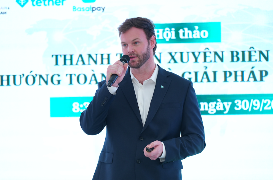 Ông Matthew Crow, Giám đốc Phát triển của Tether.