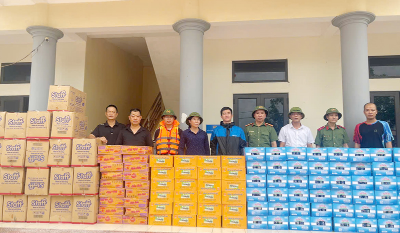 Trước tình hình cấp bách, sáng 30/9, Công an tỉnh Thanh Hóa đã vận chuyển một xe hàng cứu trợ gồm 70 thùng nước uống, 40 thùng mì tôm, 30 thùng bánh mì, 60 thùng lương khô… trực tiếp đưa vào 2 xã Nông Cống và Tượng Lĩnh để kịp thời hỗ trợ.