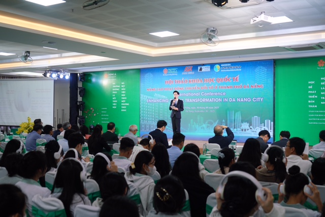 Chuyển đổi số tại Đà Nẵng: Động lực mới cho phát triển bền vững 1 Quang cảnh Hội thảo Chuyển đổi số thành phố Đà Nẵng.