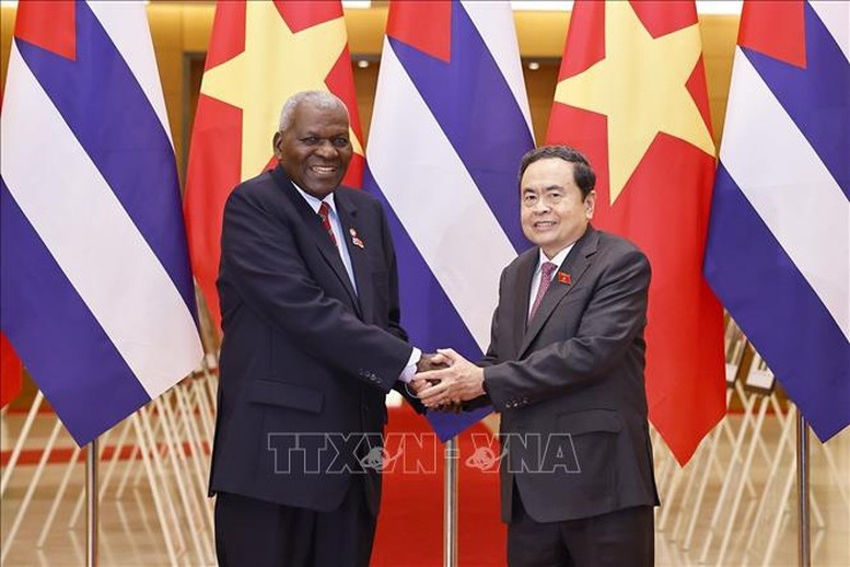 Chủ tịch Quốc hội Trần Thanh Mẫn và Chủ tịch Quốc hội Cuba Esteban Lazo Hernández. TTXVN