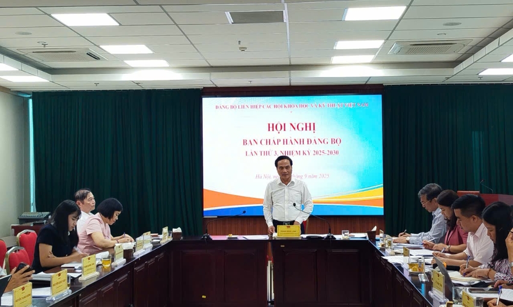 Phó Bí thư Thường trực Đảng ủy, Phó Chủ tịch Liên hiệp Hội Việt Nam Phạm Ngọc Linh khai mạc hội nghị.