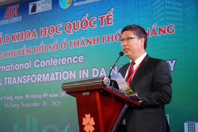 PGS.TS Đinh Thành Việt, Phó Hiệu trưởng Đại học Đông Á phát biểu tại Hội thảo.