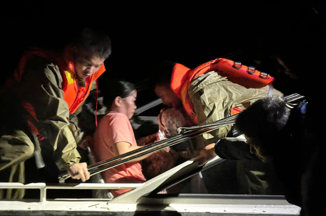 Tại nhiều địa phương, lực lượng công an 