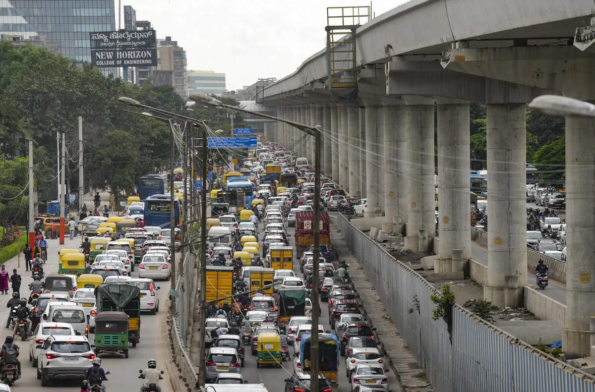 Sự bùng nổ của ngành công nghệ tại Bengaluru đã kéo theo nhiều hệ lụy với cơ sở hạ tầng. Ảnh: Economic Times
