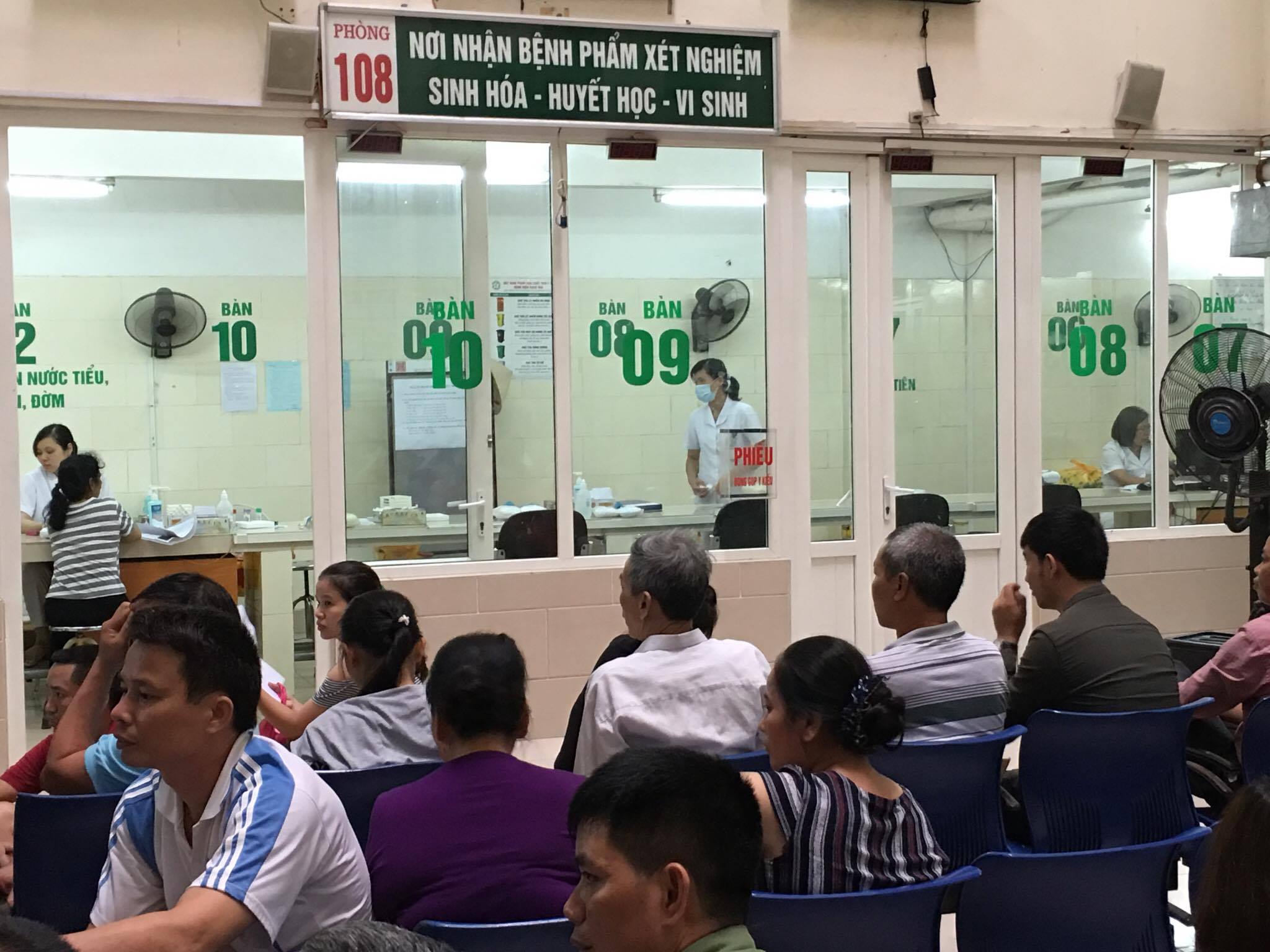 Người bệnh tiết kiệm thời gian và công sức, không cần chờ đợi để lấy mẫu, thực hiện xét nghiệm và chờ kết quả lại từ đầu.