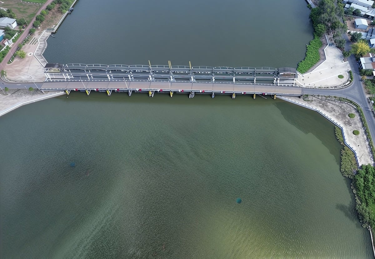 Công trình hồ chứa nươc ngọt Láng Thé. Ảnh: Hồ Thảo