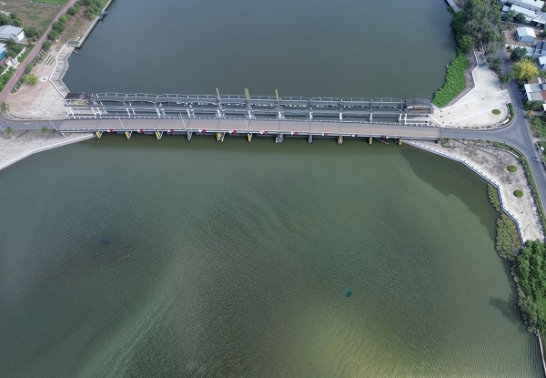 Công trình hồ chứa nươc ngọt Láng Thé. Ảnh: Hồ Thảo