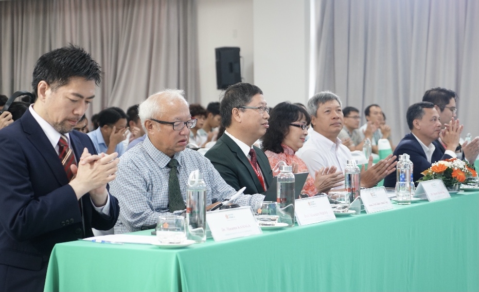 Các đại biểu trong nước và quốc tế tham gia Hội thảo.