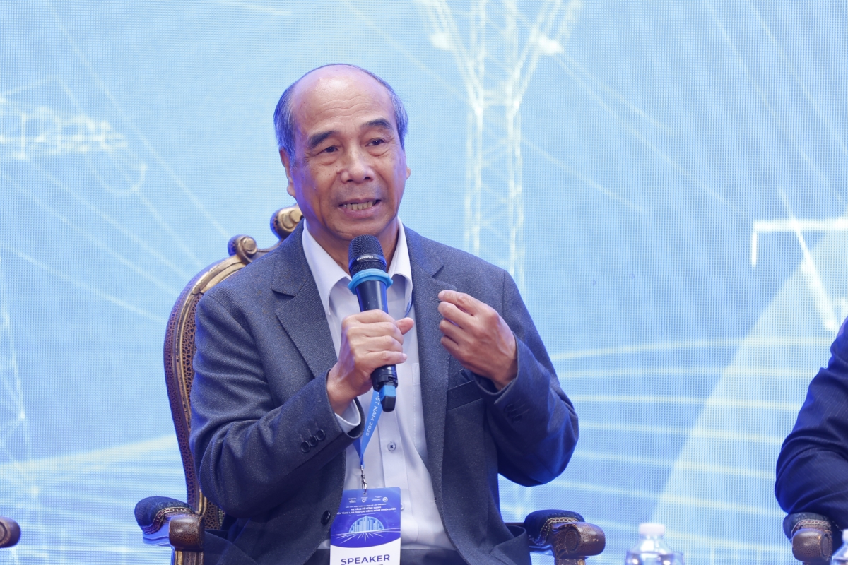 GS. Hồ Tú Bảo, Viện Nghiên cứu cao cấp về Toán, thành viên Hội đồng tư vấn quốc gia về khoa học công nghệ, đổi mới sáng tạo và chuyển đổi số.&nbsp;