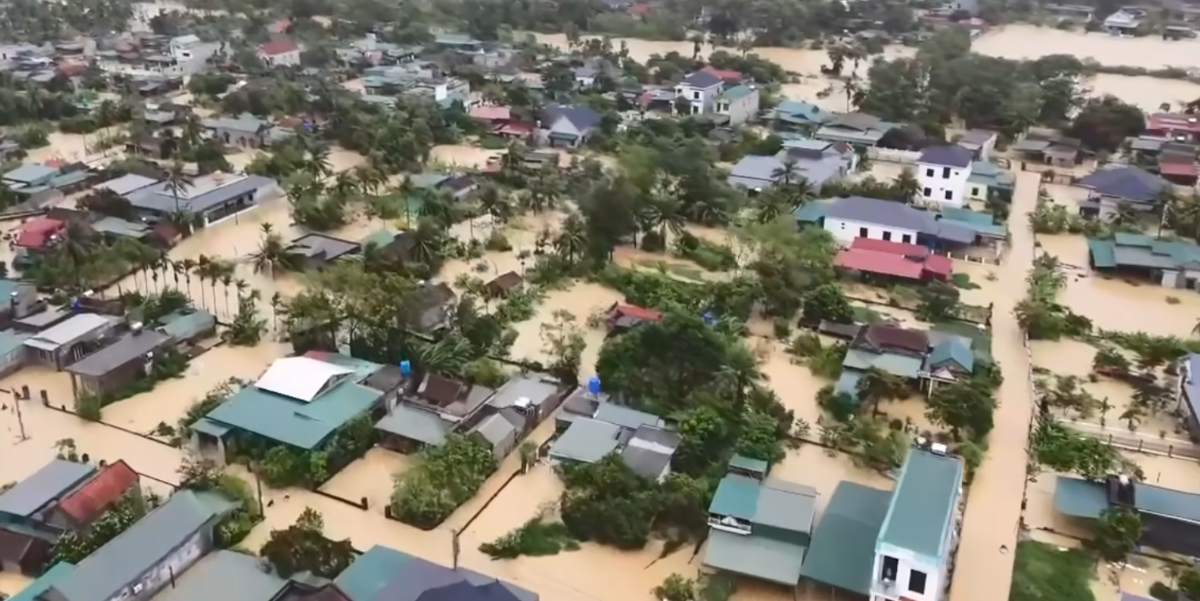 Theo người dân địa phương cho biết, đây cơn bão gây ra ngập lụt nghiêm trọng trong 20 năm qua