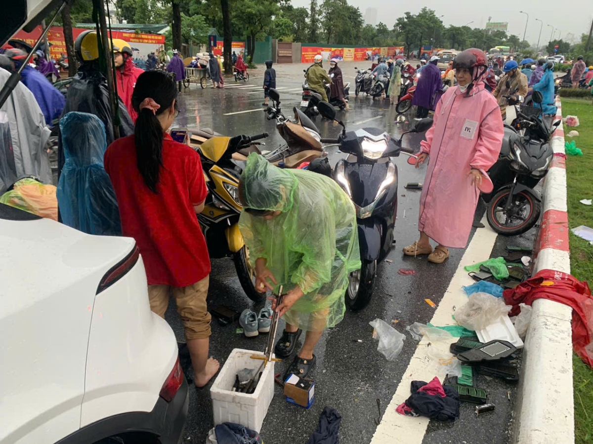 Xe chết máy hàng loạt khiến dịch vụ cứu hộ tại chỗ làm không hết việc...