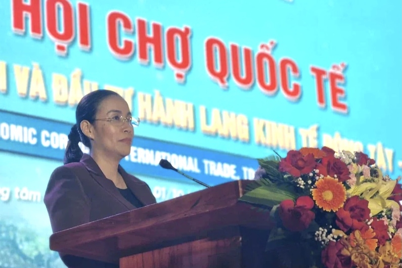 Phó Chủ tịch UBND TP. Đà Nẵng Nguyễn Thị Anh Thi phát biểu khai mạc hội chợ.