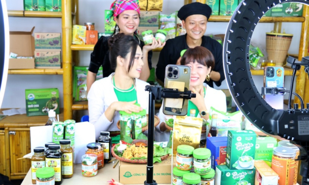 Trình độ ứng dụng công nghệ số của nhiều doanh nghiệp, nhất là doanh nghiệp nhỏ và vừa còn ở mức khiêm tốn.