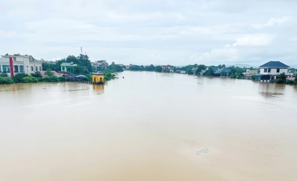 Nước sông Buỏi dâng cao vượt mức lịch sử năm 2007