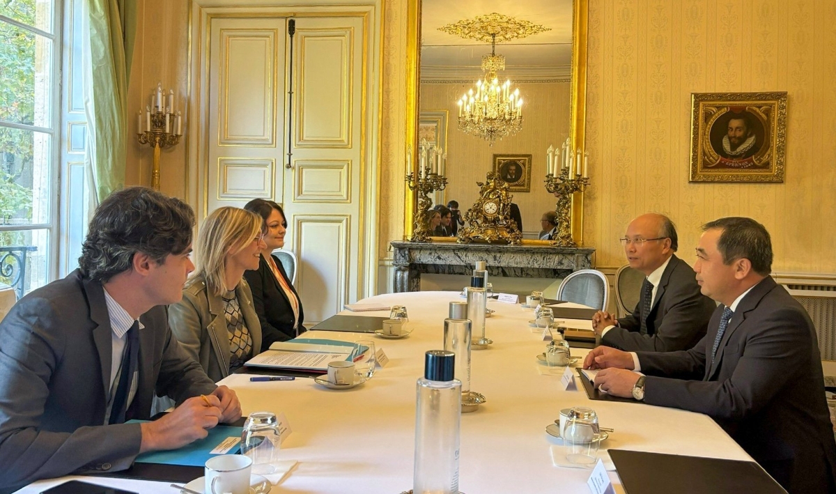 Quyền Bộ trưởng Bộ Nông nghiệp và Môi trường Trần Đức Thắng đã có chuyến thăm và làm việc chính thức với Bộ trưởng Bộ Chuyển đổi sinh thái, Đa dạng sinh học, Lâm nghiệp, Biển và Thủy sản Pháp Agnès Pannier Runacher. Ảnh: Ngọc Tú.