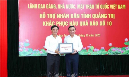 Thường trực Ban Bí thư Trần Cẩm Tú thăm, động viên, trao hỗ trợ tỉnh Quảng Trị khắc phục hậu quả bão số 10