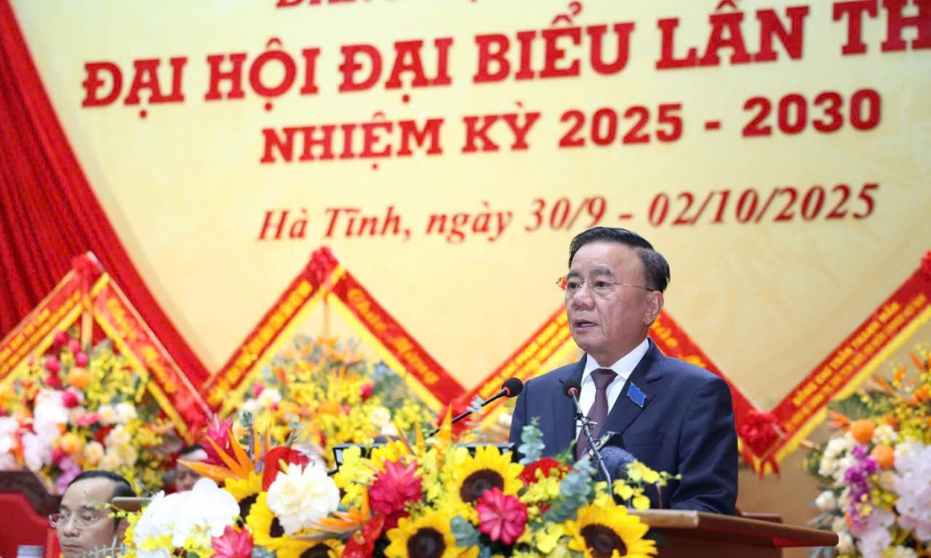 Đồng chí Trần Cẩm Tú phát biểu tại Đại hội đại biểu Đảng bộ tỉnh Hà Tĩnh lần thứ XX, nhiệm kỳ 2025-2030