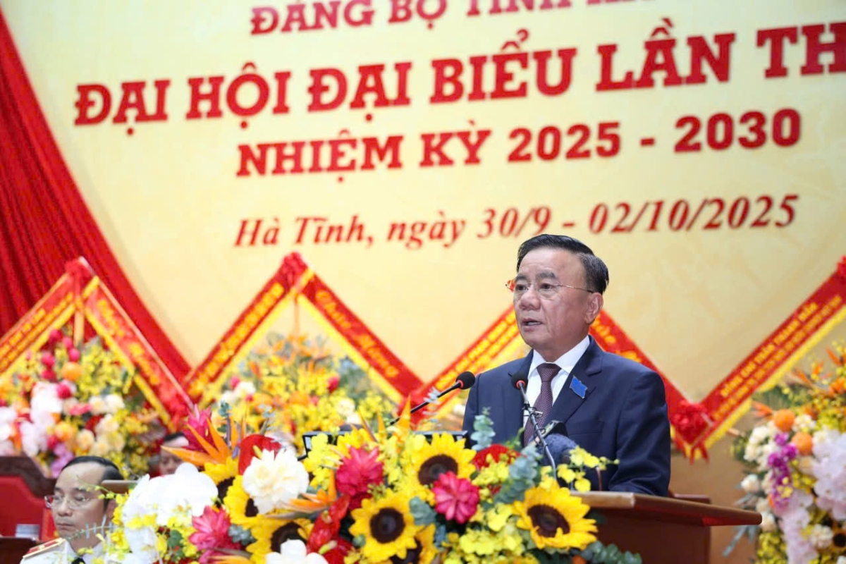 Đồng chí Trần Cẩm Tú phát biểu tại Đại hội đại biểu Đảng bộ tỉnh Hà Tĩnh lần thứ XX, nhiệm kỳ 2025-2030