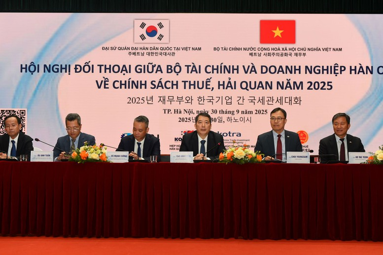 Hội nghị đối thoại giữa Bộ Tài chính và doanh nghiệp Hàn Quốc về chính sách thuế, hải quan năm 2025. (Ảnh: VGP)