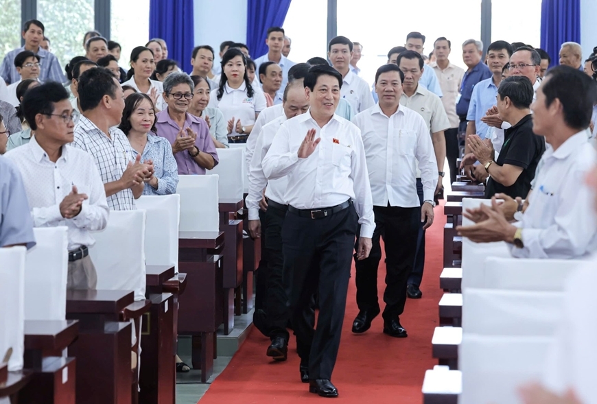 Chủ tịch nước Lương Cường và các đại biểu đến dự Hội nghị tiếp xúc cử tri TP Hồ Chí Minh trước Kỳ họp thứ 10, Quốc hội khóa XV. 