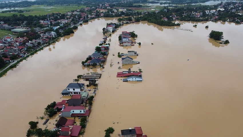 Nước sông Bưởi vượt mức lịch sử năm 2007 đã làm cô lập hoàn toàn 2.235 hộ bị ngập trên địa bàn xã Kim Tân (Thanh Hóa). Chính quyền xã Kim Tân cùng lực lượng chức năng đã sơ tán 1.865 hộ với 7.685 khẩu đến nơi an toàn.