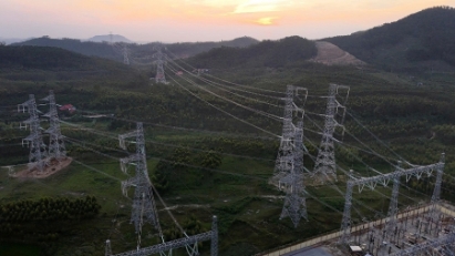 500 kV Lao Cai - Vinh Yen power line project energized, 8 months ahead of schedule